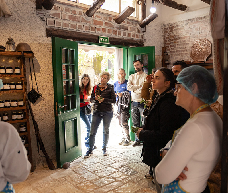 Grupo multicultural de turistas